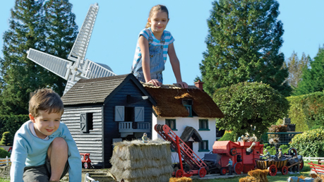 Review Bekonscot Model Village Model Village With Trains