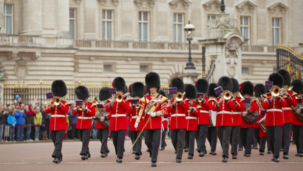 Changing of the Guard Walking Tour in London