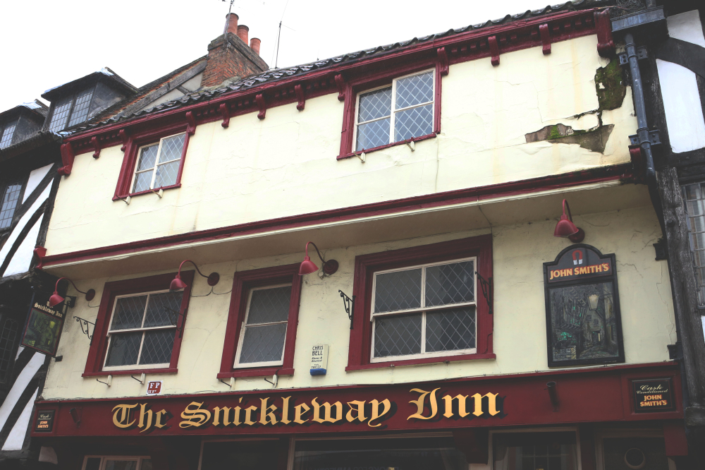 Historic Pub Walking Tour In York ADD1