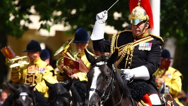 Changing Of The Guard Walking Tour In London ADD 3